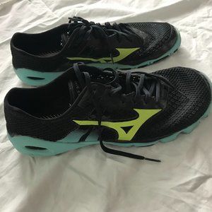 Mizuno road running shoes -- Wave Eco Levitas